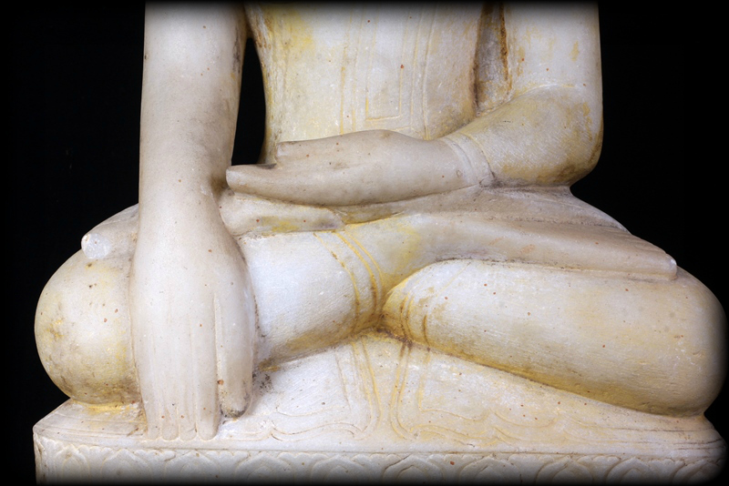 Extremely Rare 17C Alabaster Sitting Crowned Ava Buddha #DW016